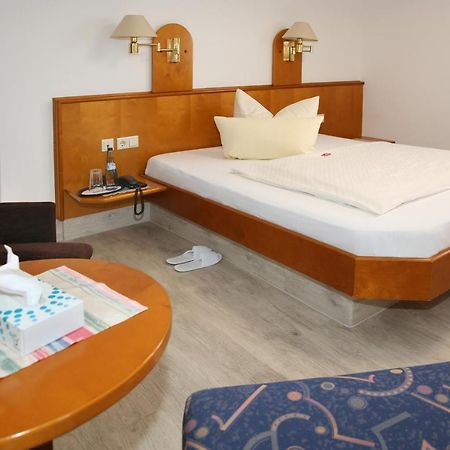 Hotel Zum Weissen Roessel Walldorf  Extérieur photo