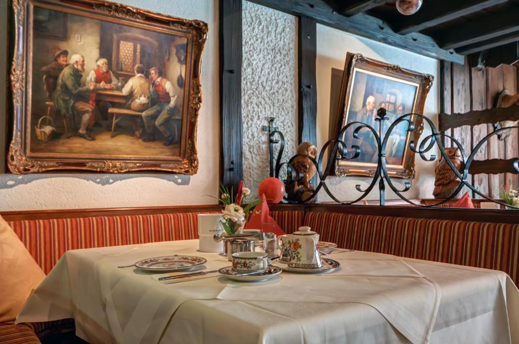 Hotel Zum Weissen Roessel Walldorf  Extérieur photo