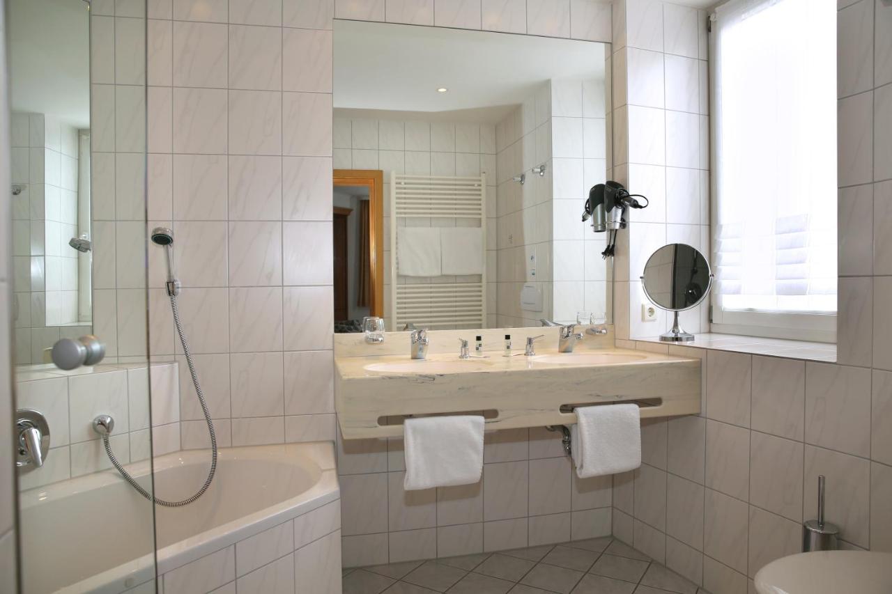 Hotel Zum Weissen Roessel Walldorf  Extérieur photo