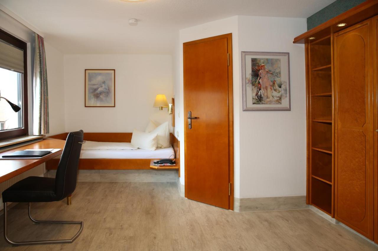 Hotel Zum Weissen Roessel Walldorf  Extérieur photo