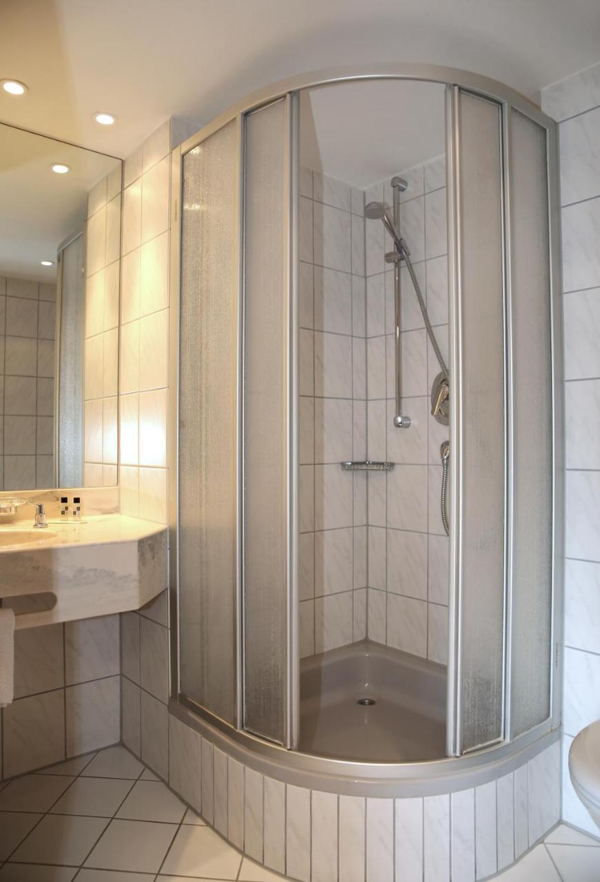Hotel Zum Weissen Roessel Walldorf  Extérieur photo
