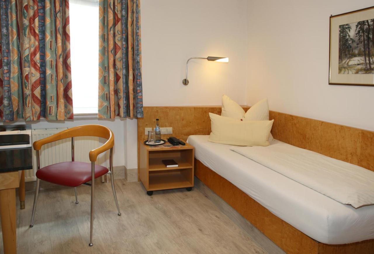 Hotel Zum Weissen Roessel Walldorf  Extérieur photo