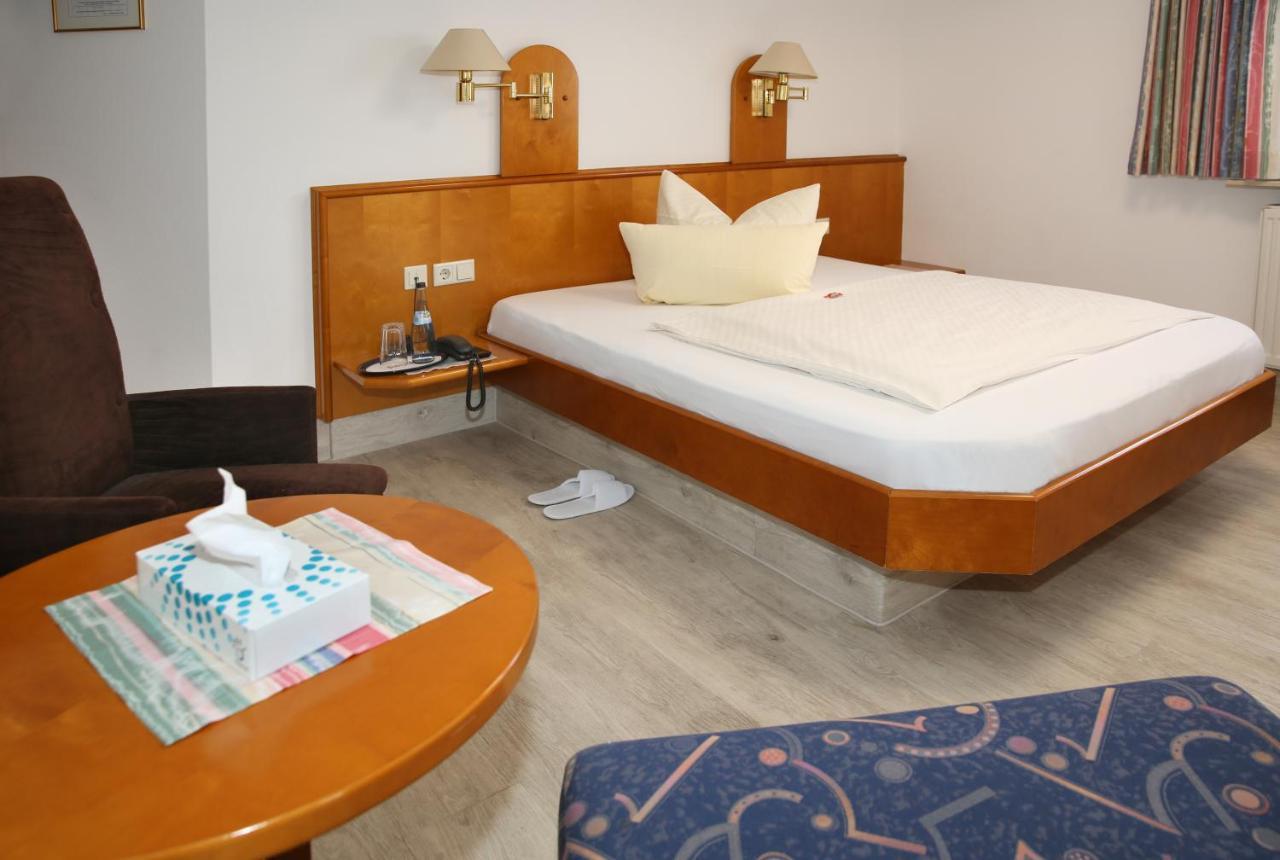 Hotel Zum Weissen Roessel Walldorf  Extérieur photo