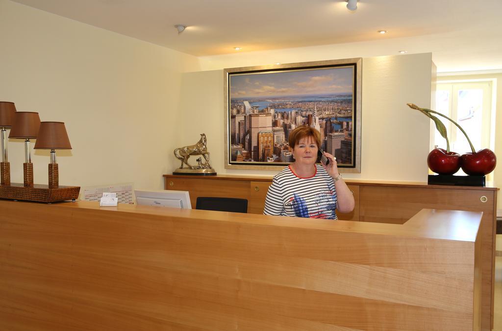 Hotel Zum Weissen Roessel Walldorf  Extérieur photo